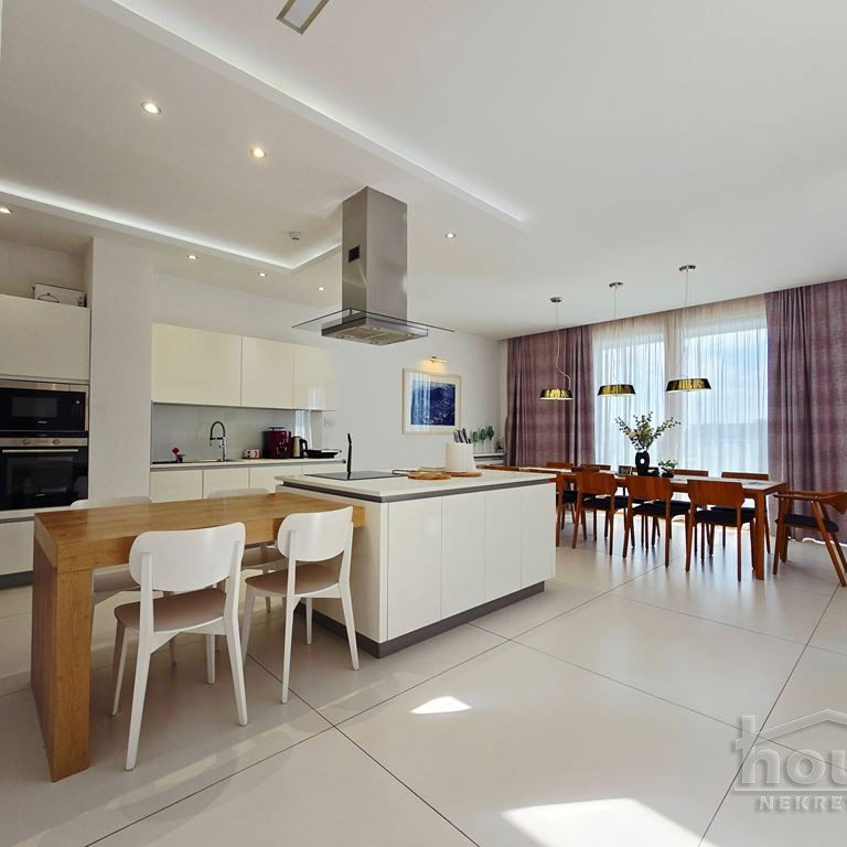 Višesoban stan na prodaju, Centar, Novi Sad, 352m², 5. sprat, 1.573.840 €