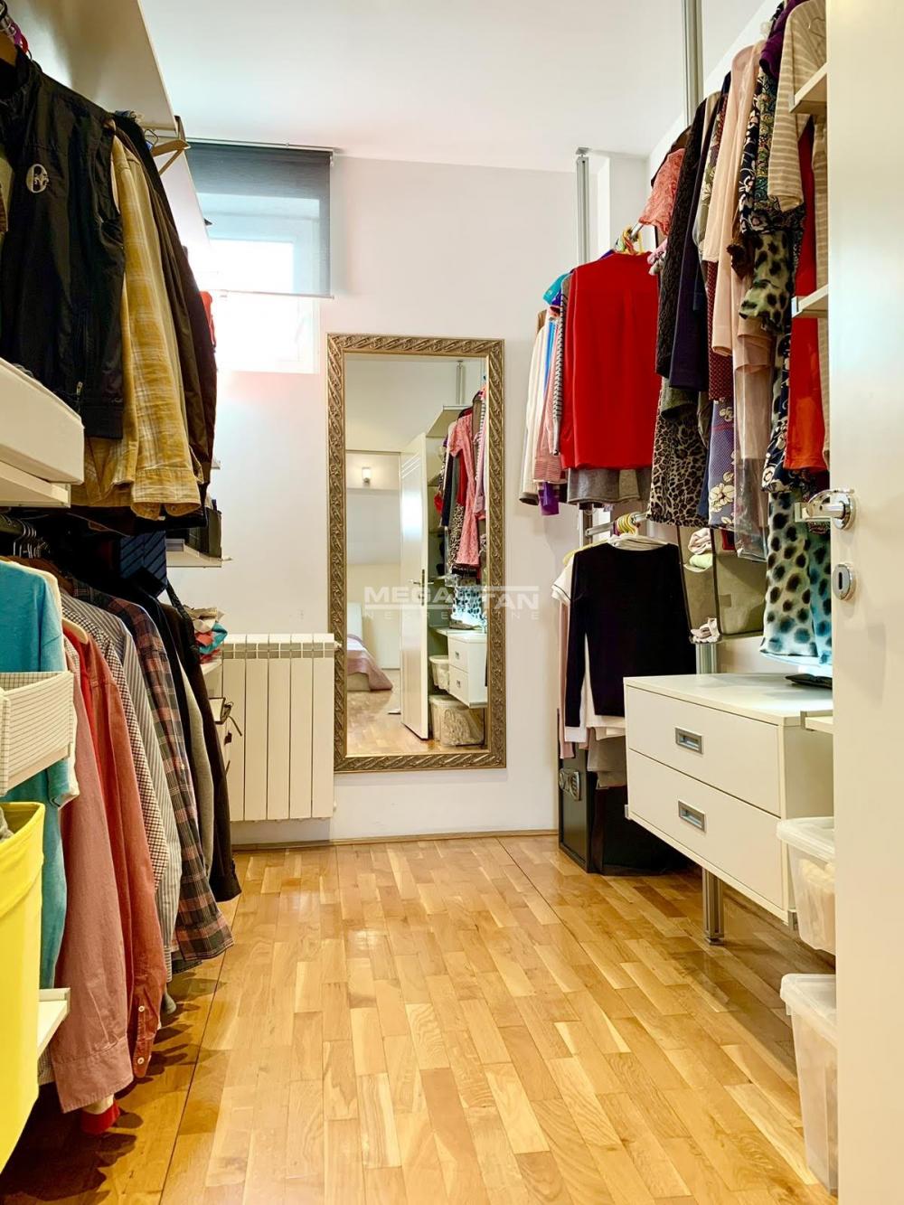 Četvorosoban stan na prodaju, Đeram Pijaca, Beograd, 157m², 375.000 €