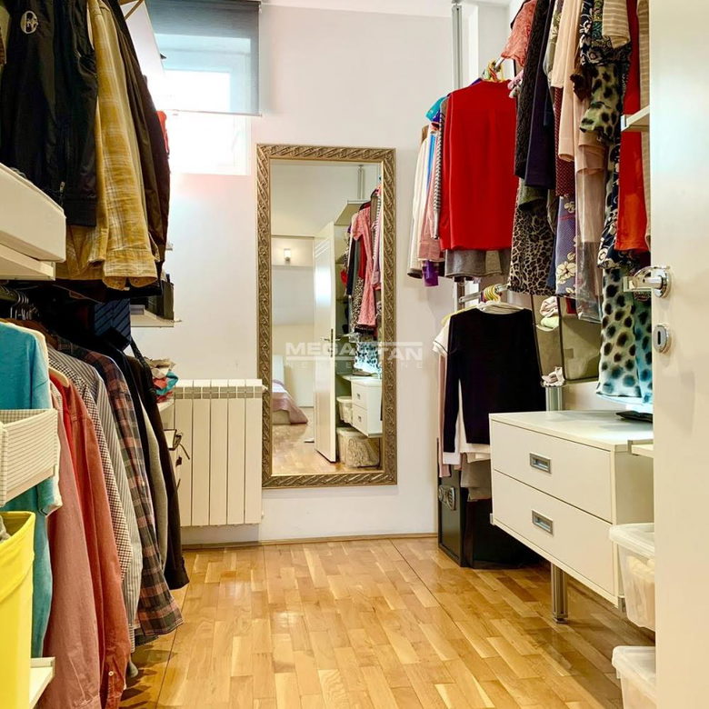 Četvorosoban stan na prodaju, Đeram Pijaca, Beograd, 157m², 375.000 €