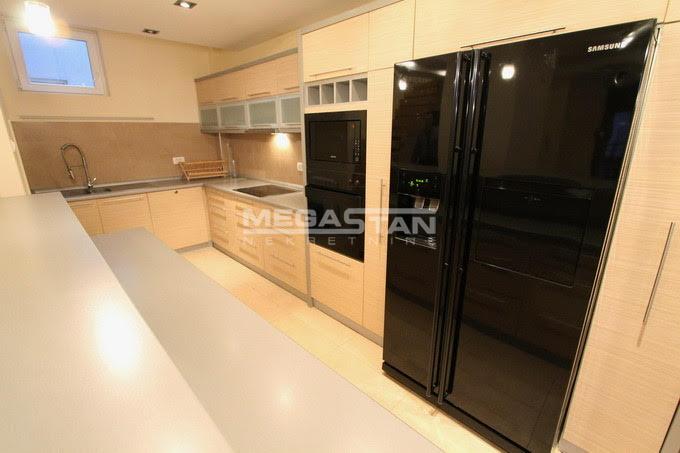 Četvorosoban stan na prodaju, Đeram Pijaca, Beograd, 157m², 375.000 €