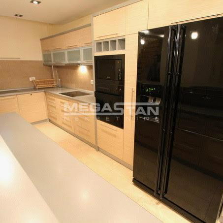 Četvorosoban stan na prodaju, Đeram Pijaca, Beograd, 157m², 375.000 €