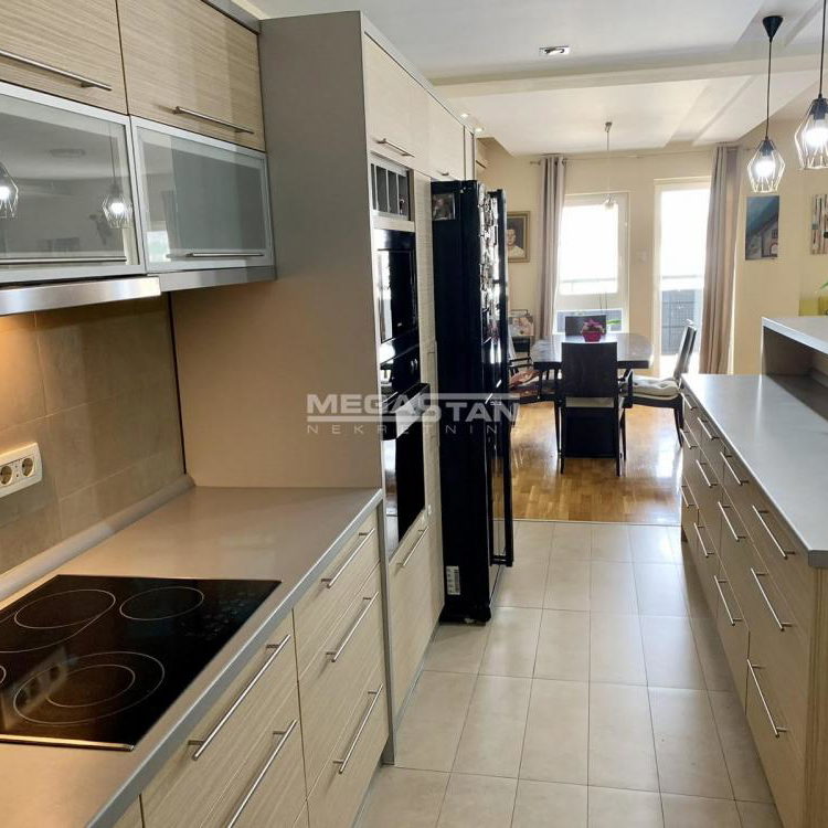 Četvorosoban stan na prodaju, Đeram Pijaca, Beograd, 157m², 375.000 €