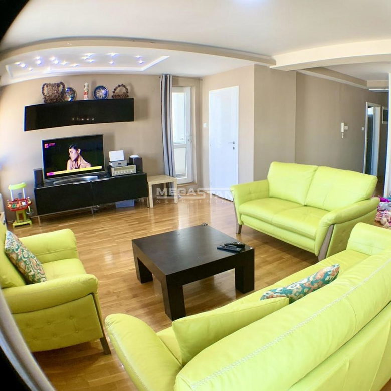 Četvorosoban stan na prodaju, Đeram Pijaca, Beograd, 157m², 375.000 €