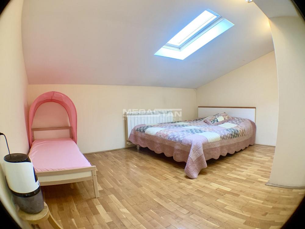 Četvorosoban stan na prodaju, Đeram Pijaca, Beograd, 157m², 375.000 €