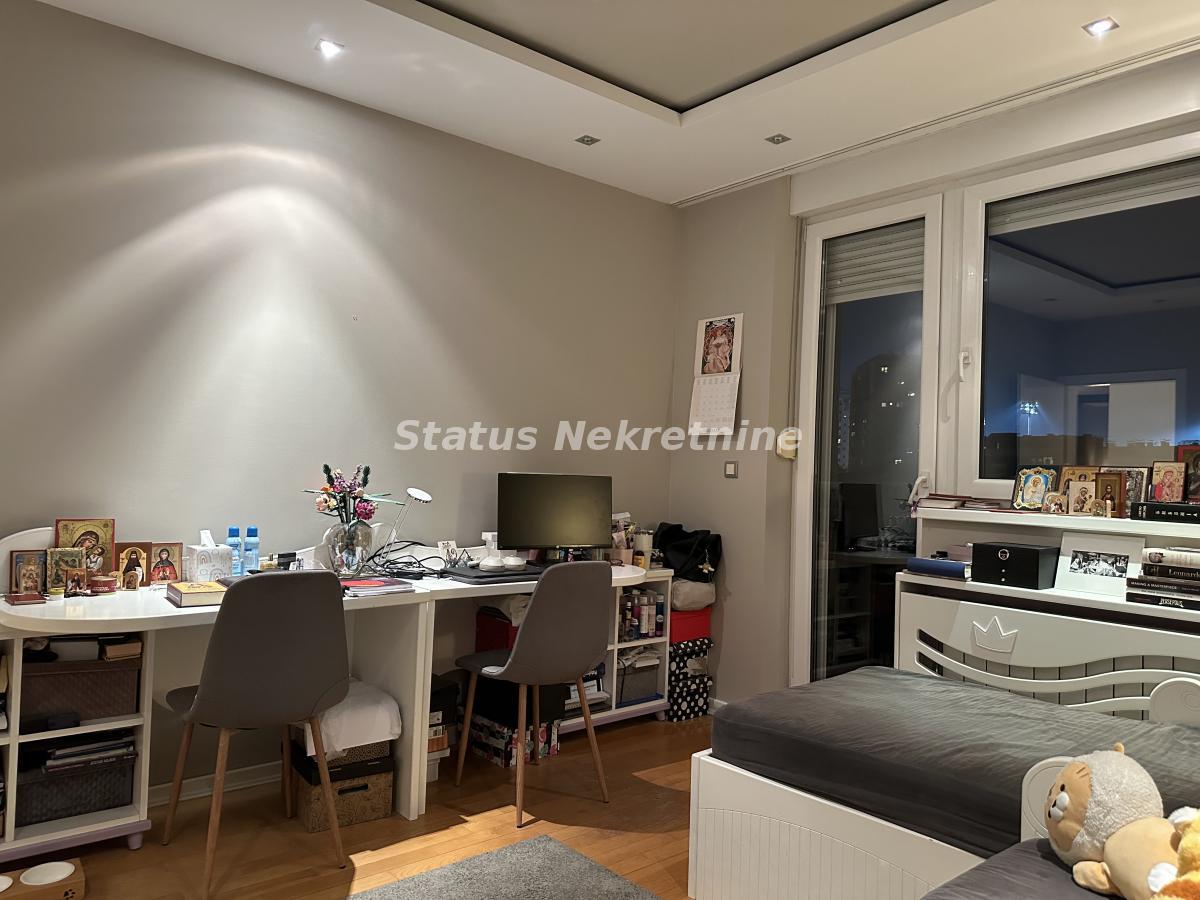 Četvorosoban stan na prodaju, Grbavica, Novi Sad, 134m², 396.550 €