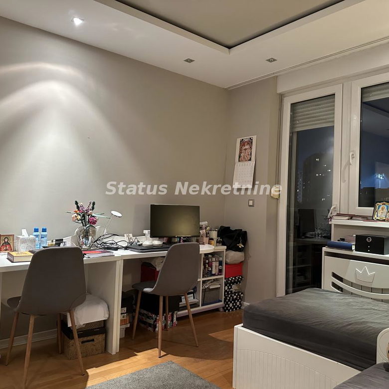 Četvorosoban stan na prodaju, Grbavica, Novi Sad, 134m², 396.550 €