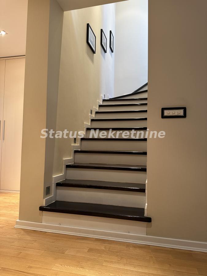 Četvorosoban stan na prodaju, Grbavica, Novi Sad, 134m², 396.550 €
