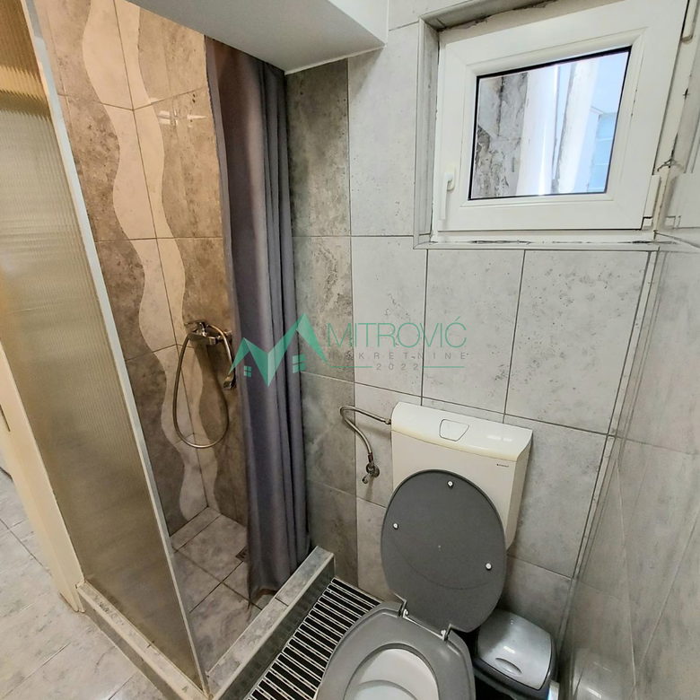 Jednoiposoban stan na prodaju, Centar, Novi Sad, 43m², 600 €