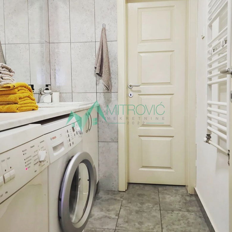 Jednoiposoban stan na prodaju, Centar, Novi Sad, 43m², 600 €