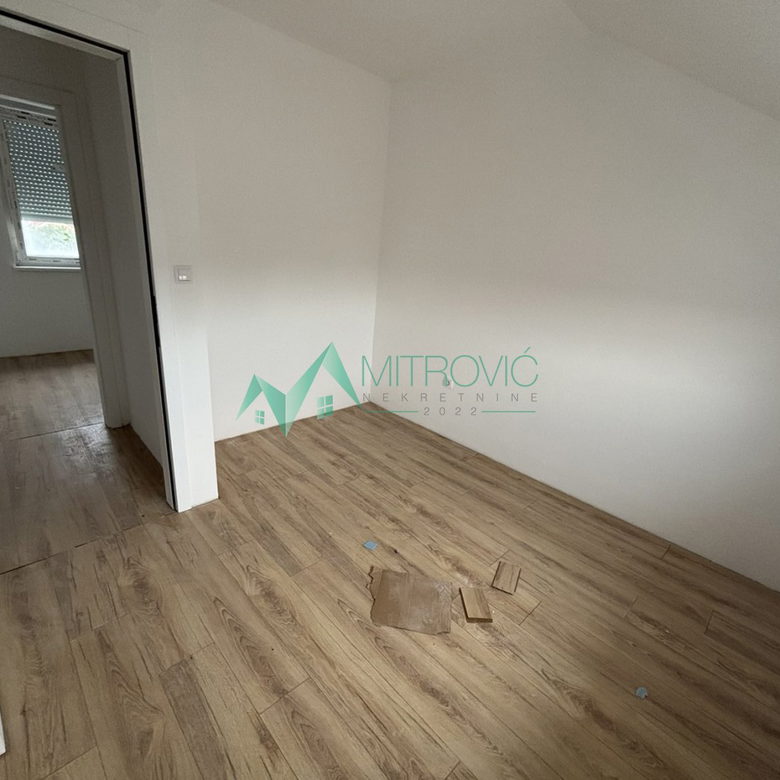 Četvorosoban stan na prodaju, Veternik, Novi Sad, 88m², 144.826 €