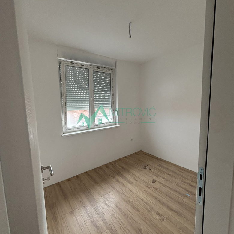 Četvorosoban stan na prodaju, Veternik, Novi Sad, 88m², 144.826 €