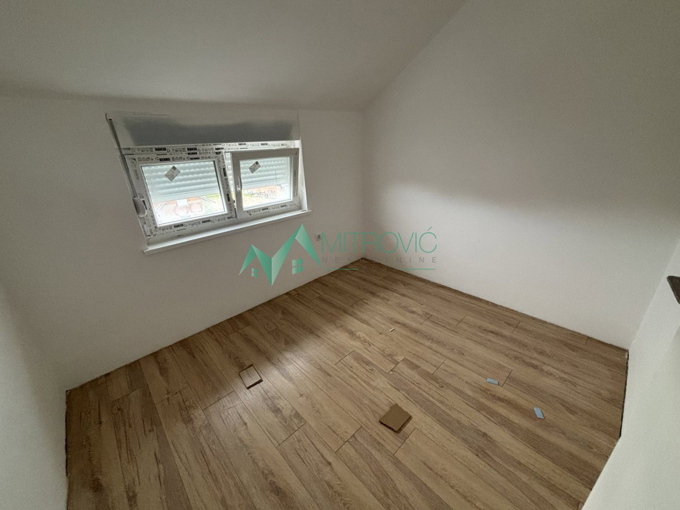 Četvorosoban stan na prodaju, Veternik, Novi Sad, 88m², 144.826 €