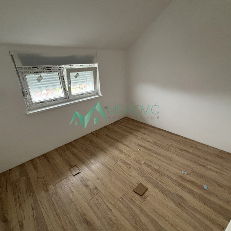 Četvorosoban stan na prodaju, Veternik, Novi Sad, 88m², 144.826 €