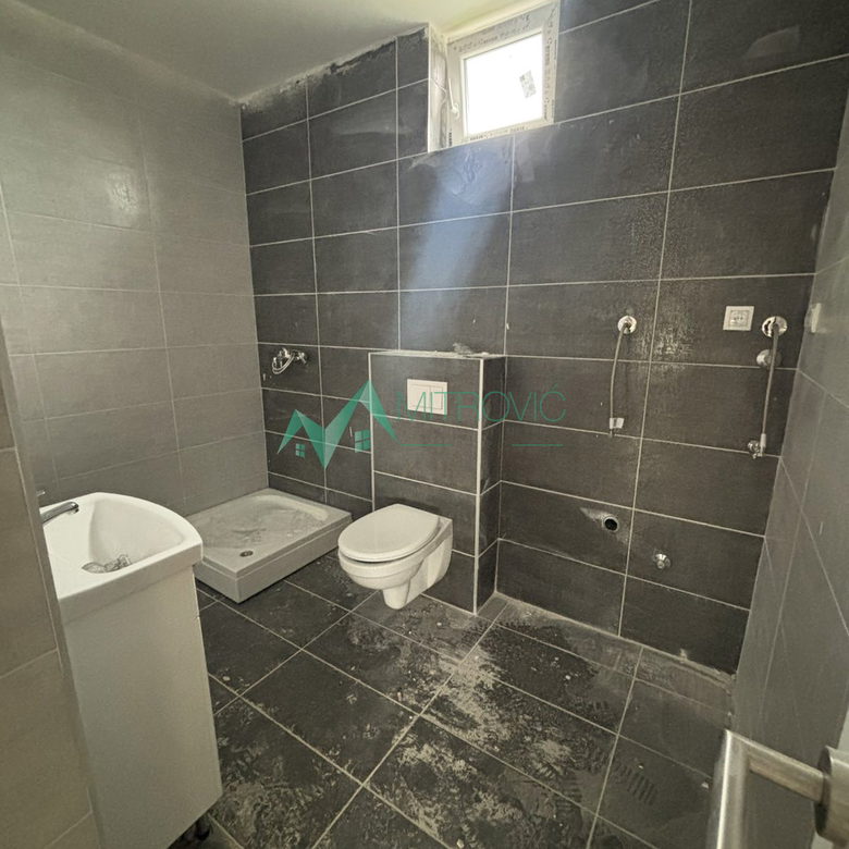 Četvorosoban stan na prodaju, Veternik, Novi Sad, 88m², 144.826 €