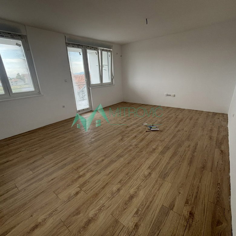 Četvorosoban stan na prodaju, Veternik, Novi Sad, 88m², 144.826 €