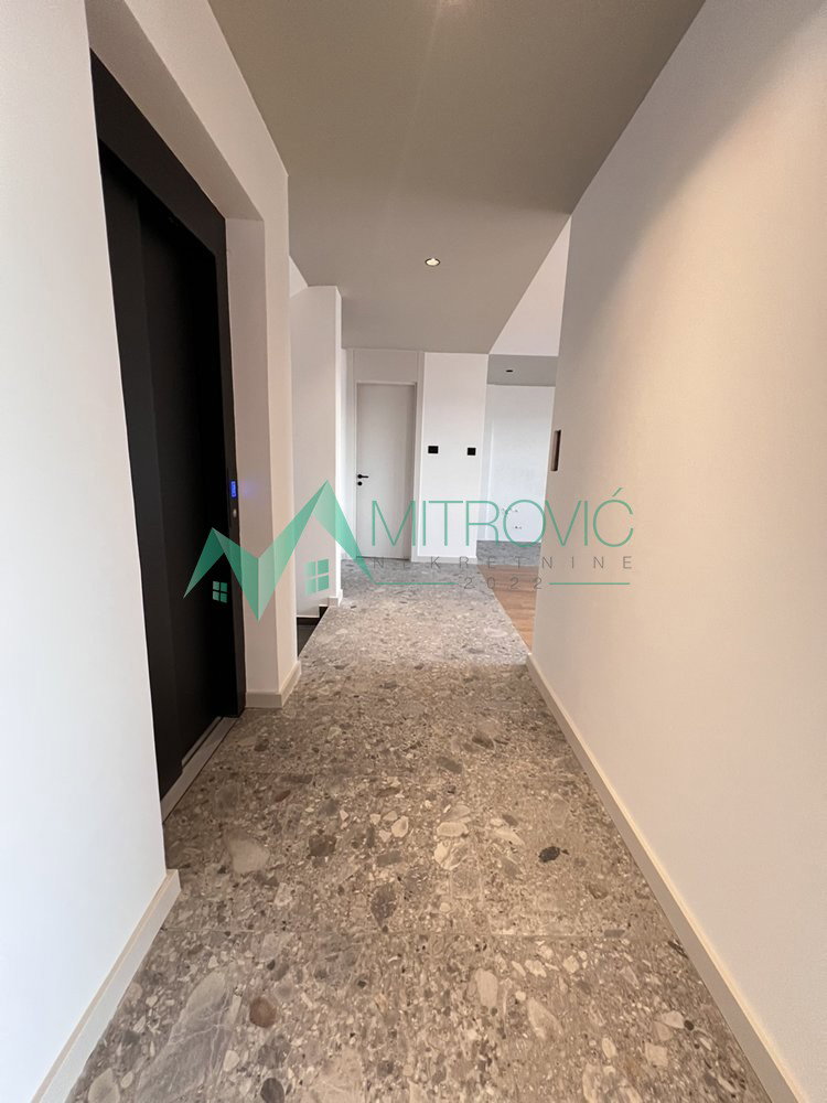 Petosoban stan na prodaju, Telep, Novi Sad, 210m², 669.500 €