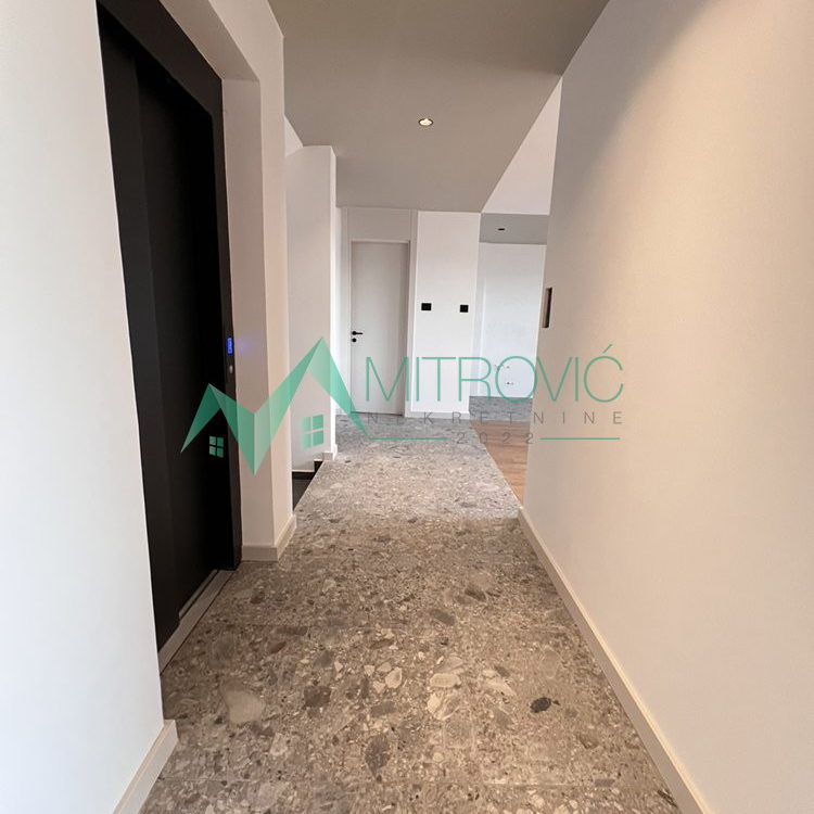 Petosoban stan na prodaju, Telep, Novi Sad, 210m², 669.500 €