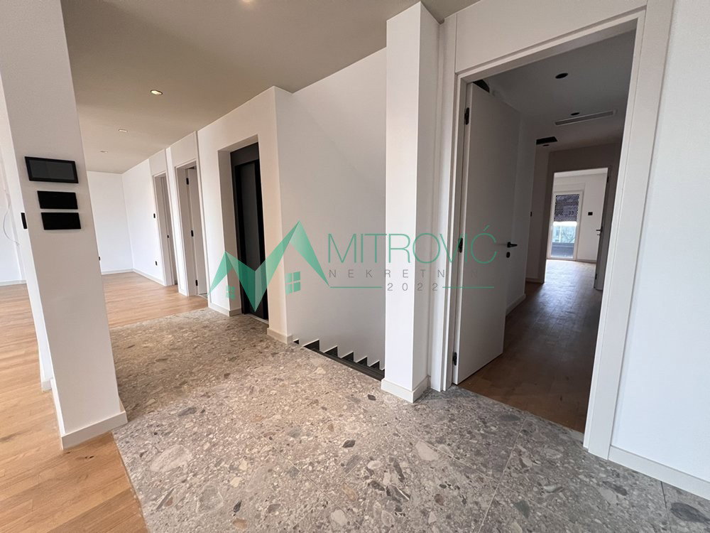 Petosoban stan na prodaju, Telep, Novi Sad, 210m², 669.500 €