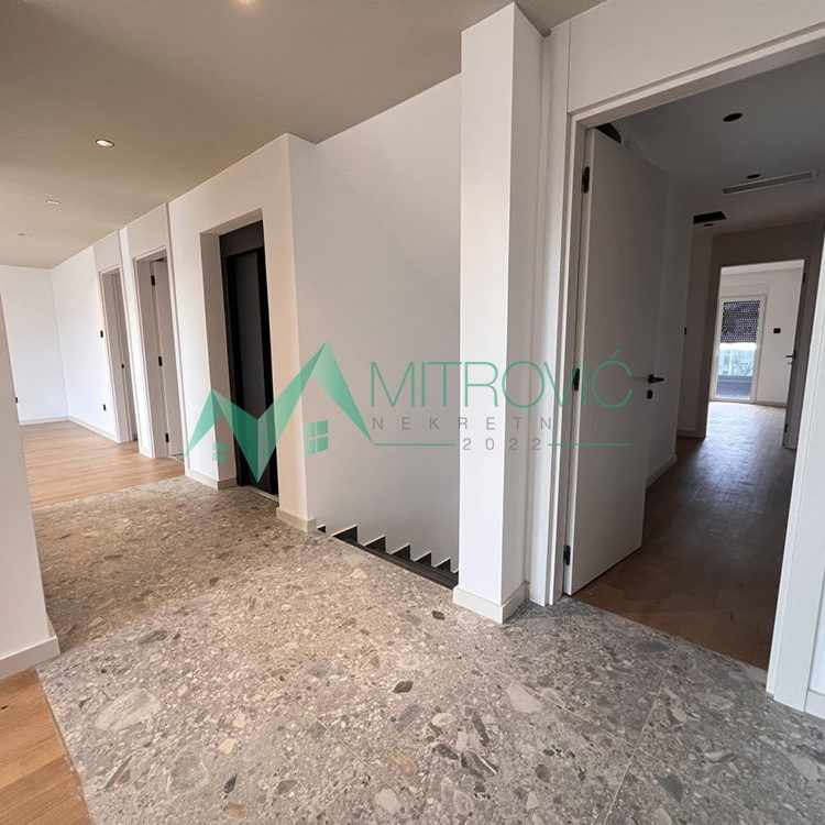 Petosoban stan na prodaju, Telep, Novi Sad, 210m², 669.500 €