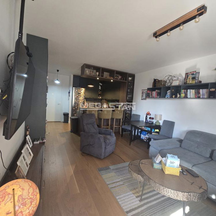 Trosoban stan na prodaju, Cerak, Beograd, 84m², 299.500 €