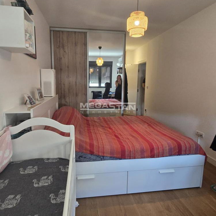 Trosoban stan na prodaju, Cerak, Beograd, 84m², 299.500 €