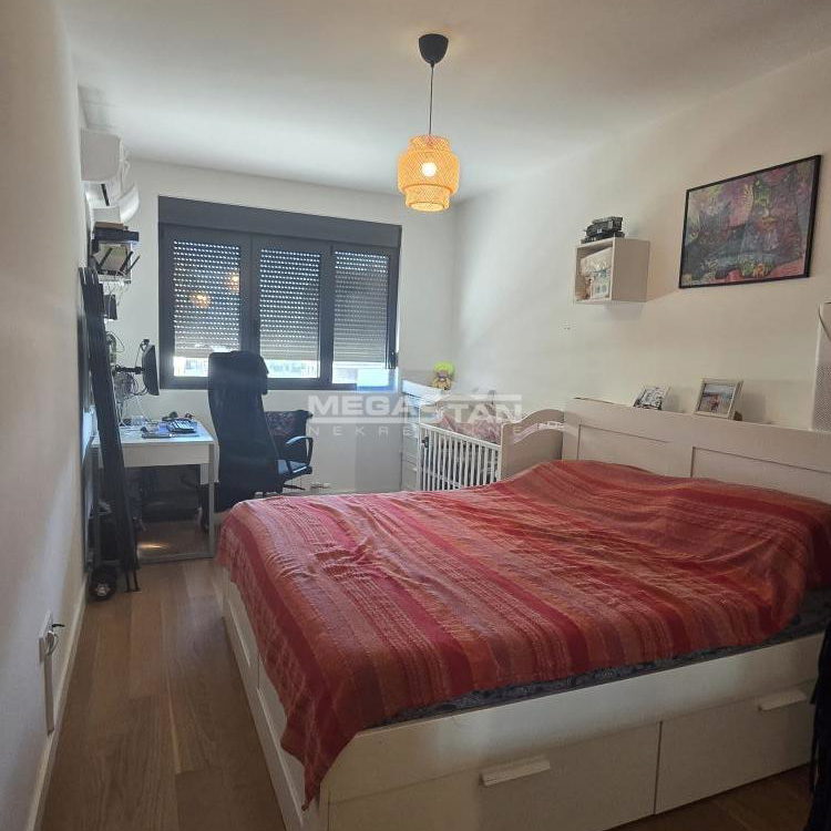 Trosoban stan na prodaju, Cerak, Beograd, 84m², 299.500 €