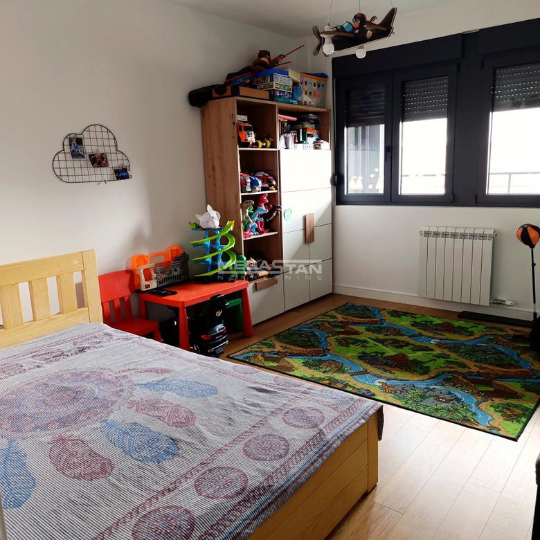Trosoban stan na prodaju, Cerak, Beograd, 84m², 299.500 €