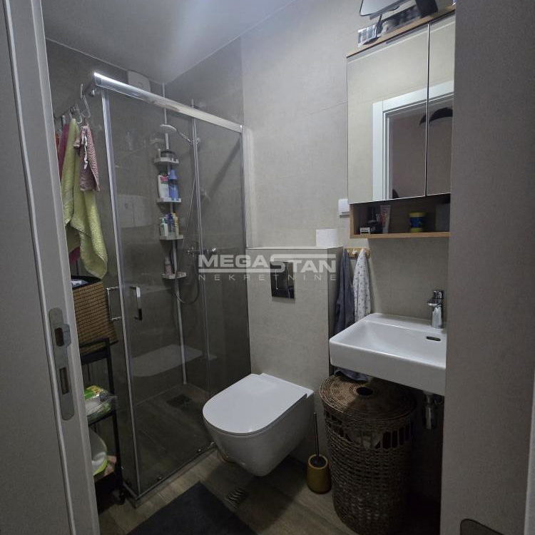 Trosoban stan na prodaju, Cerak, Beograd, 84m², 299.500 €