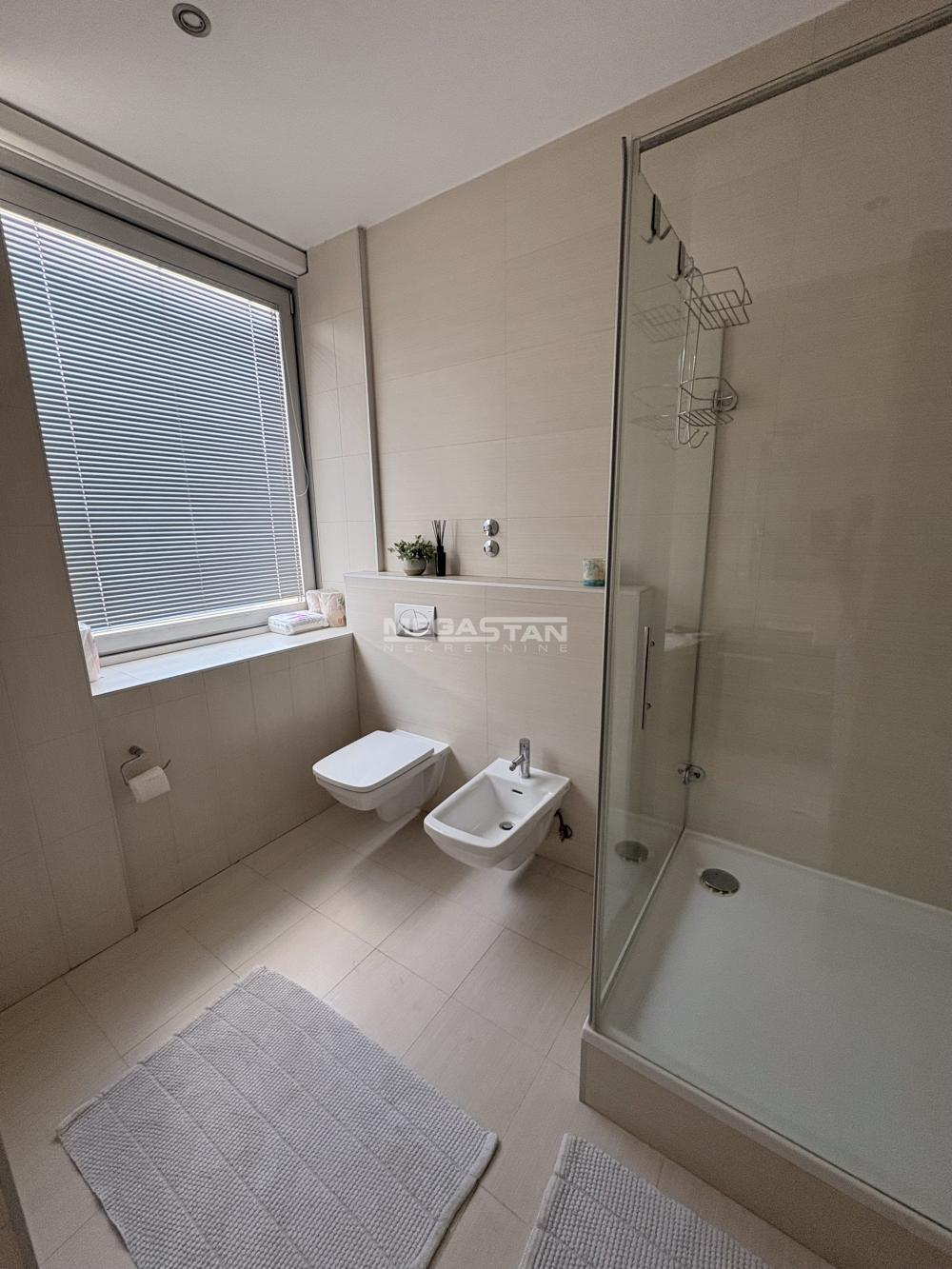 Četvorosoban stan za izdavanje, Dedinje, Beograd, 220m², 3.000 €/mes