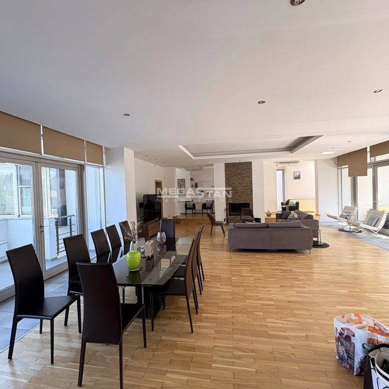 Stan Izdavanje Beograd Dedinje 220 m2