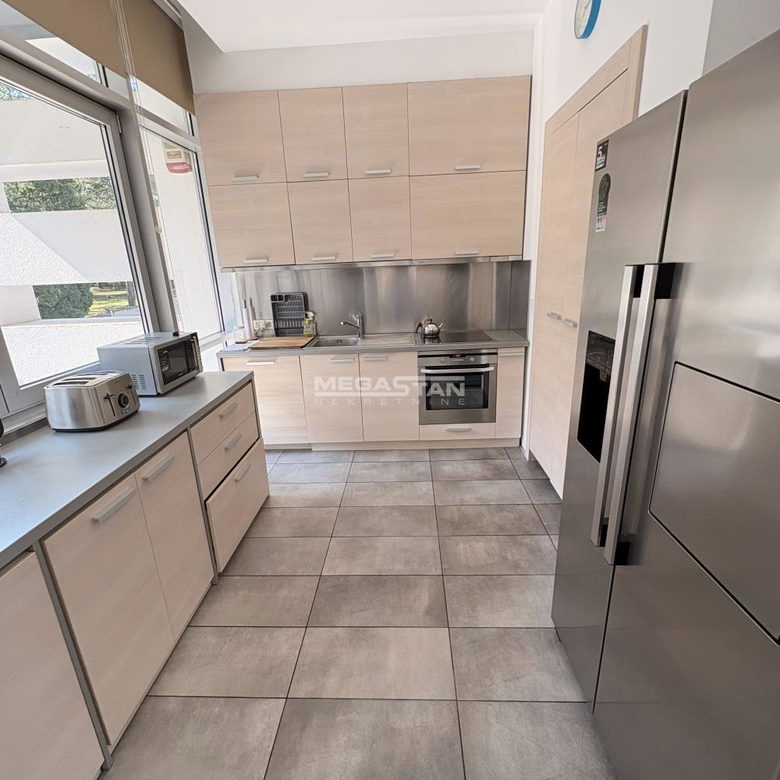 Četvorosoban stan za izdavanje, Dedinje, Beograd, 220m², 3.000 €/mes