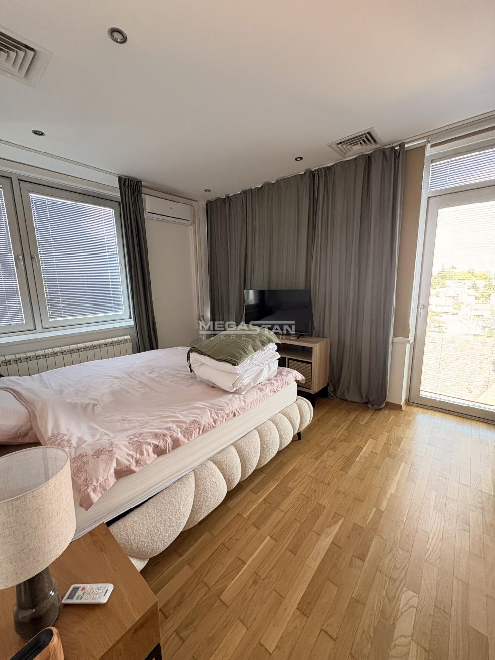 Stan Izdavanje Beograd Dedinje 220 m2