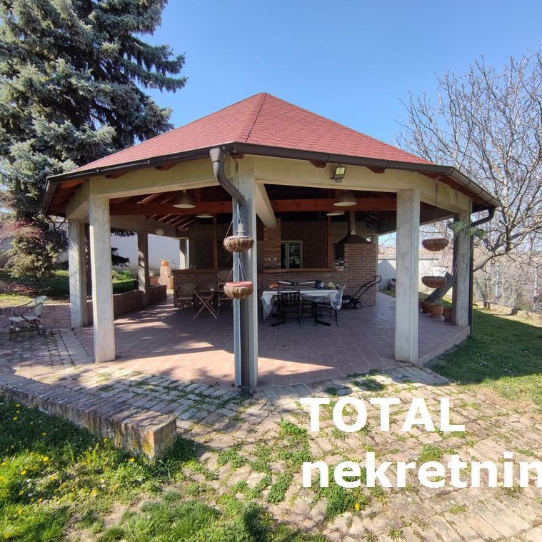 Kuća na prodaju, Majur, Novi Sad, 330m², 695.000 €