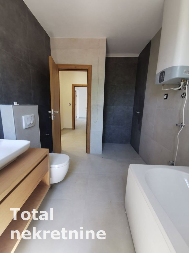 Četvorosoban stan na prodaju, Sremska Kamenica, Novi Sad, 124m², 280.980 €