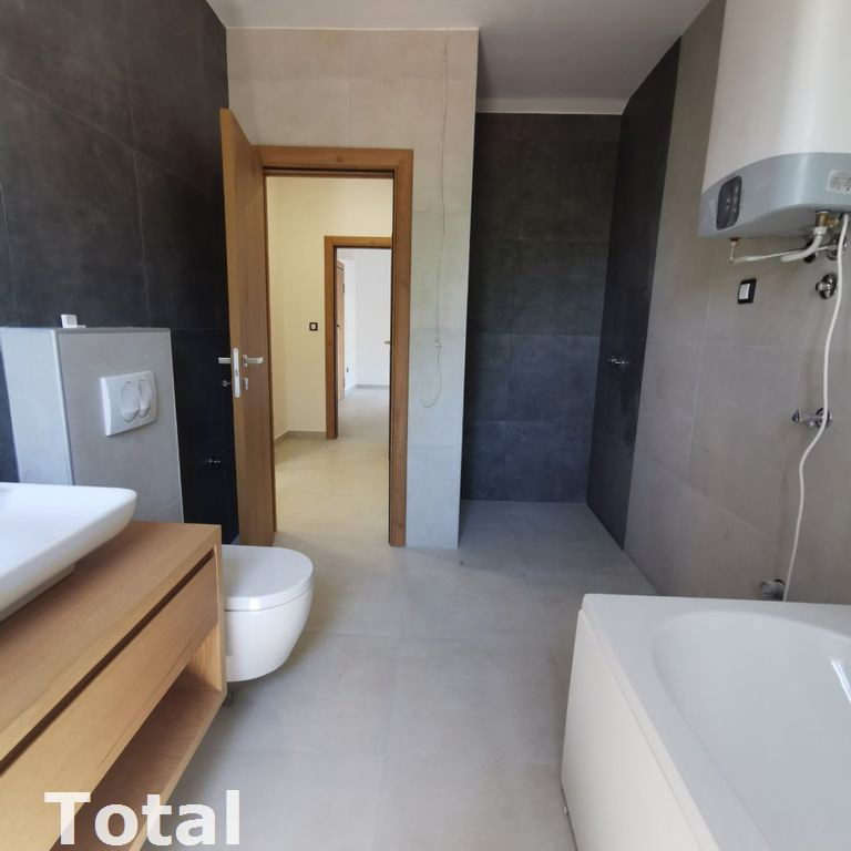 Četvorosoban stan na prodaju, Sremska Kamenica, Novi Sad, 124m², 280.980 €
