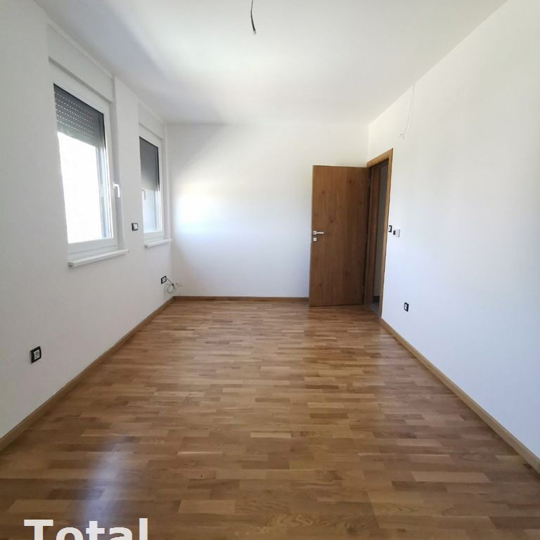 Četvorosoban stan na prodaju, Sremska Kamenica, Novi Sad, 124m², 280.980 €