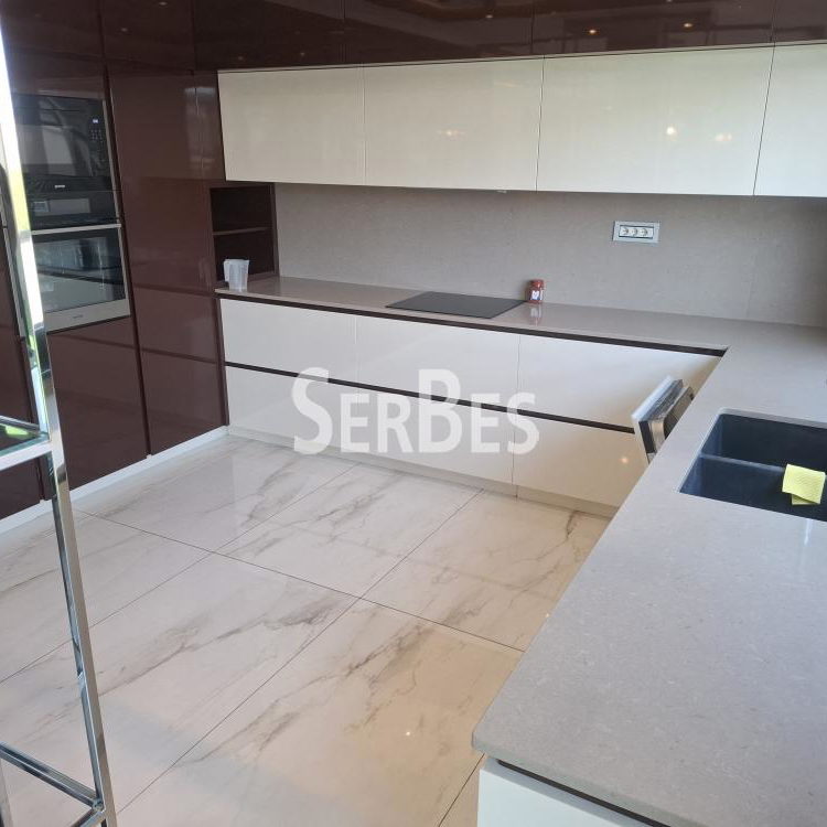 Stan Izdavanje Novi Sad  217 m2