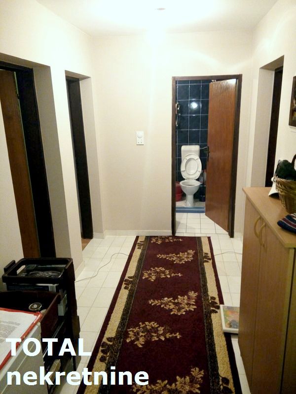 Trosoban stan na prodaju, Petrovaradin, Novi Sad, 80m², 133.900 €