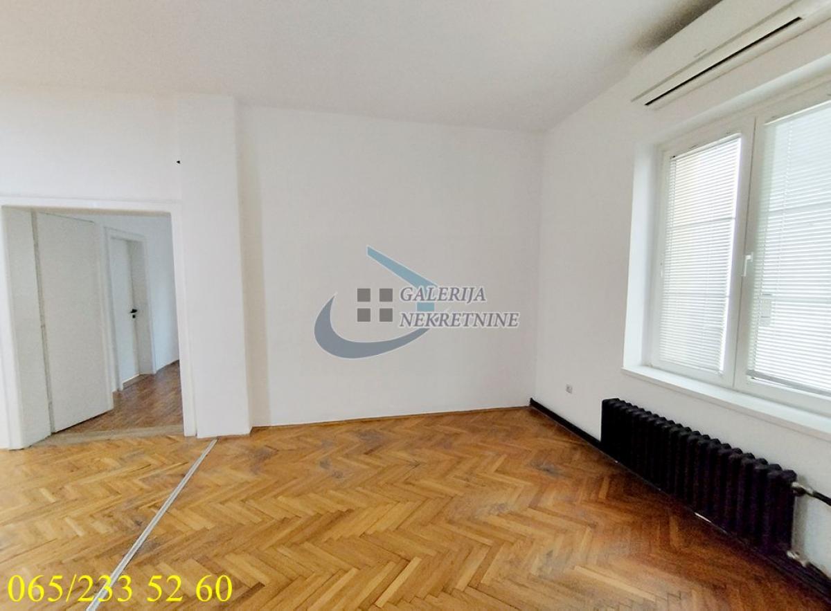 Trosoban stan na prodaju, Banovo Brdo, Beograd, 106m², Prizemlje, 269.000 €