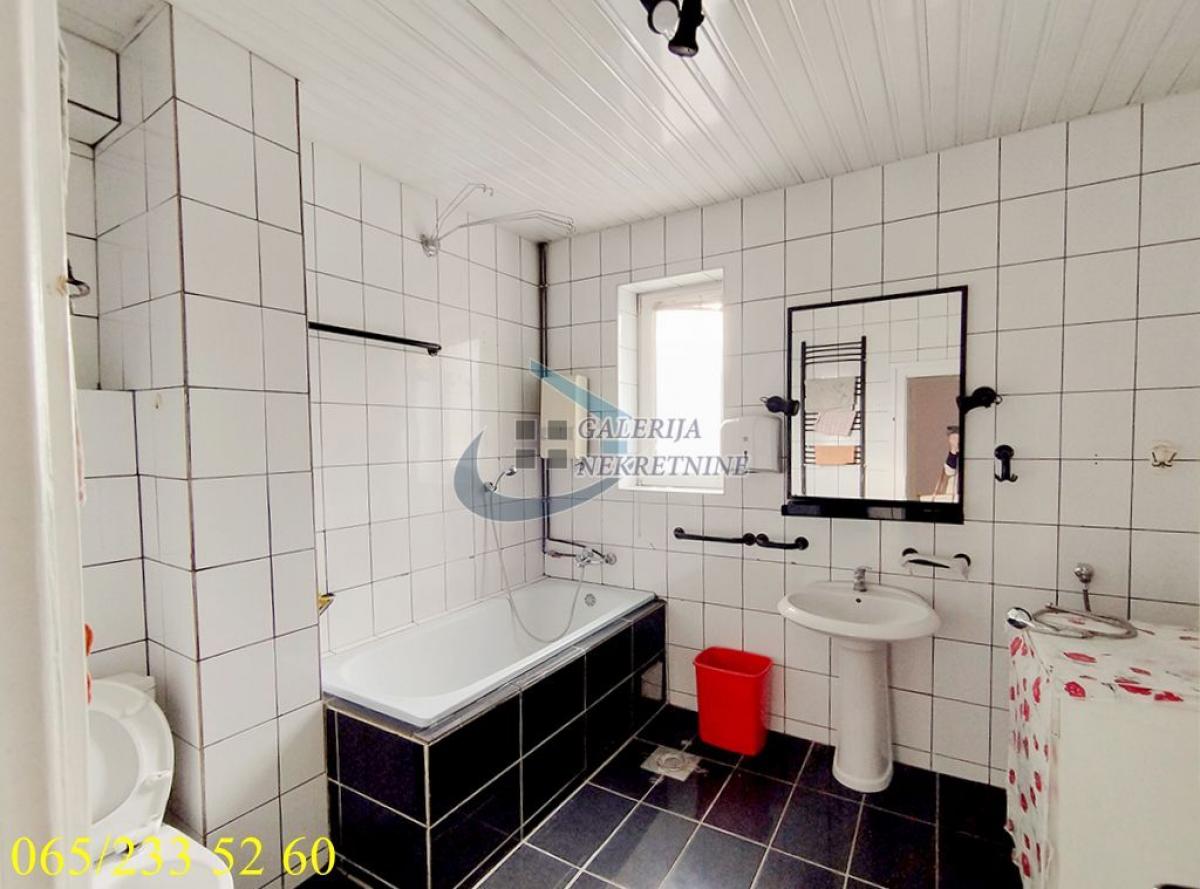 Trosoban stan na prodaju, Banovo Brdo, Beograd, 106m², Prizemlje, 269.000 €