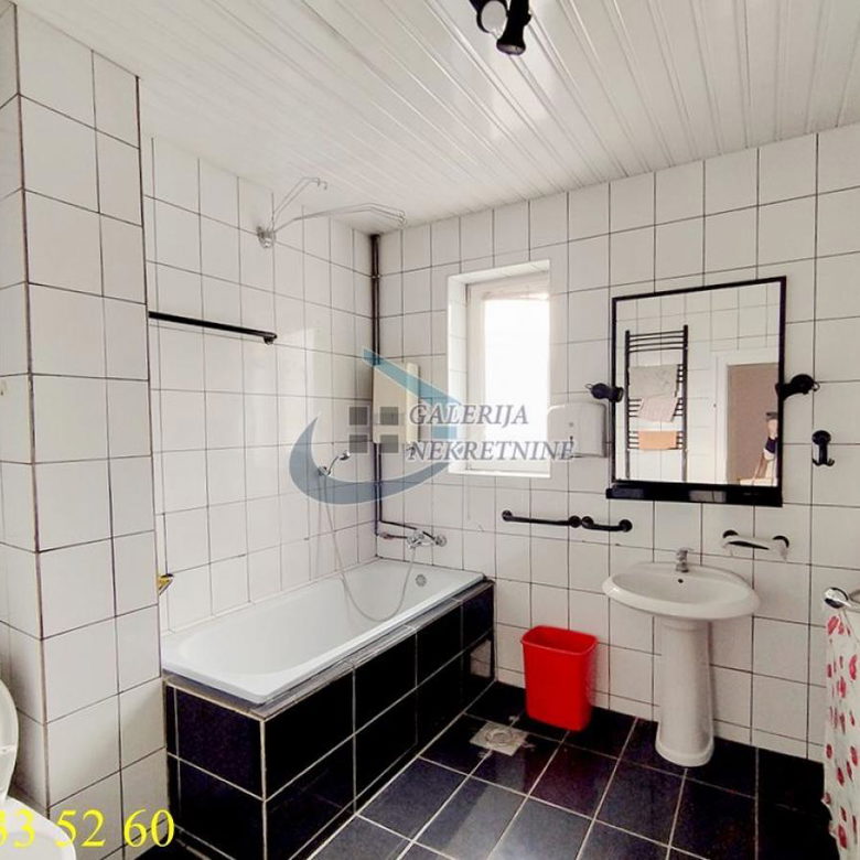 Trosoban stan na prodaju, Banovo Brdo, Beograd, 106m², Prizemlje, 269.000 €