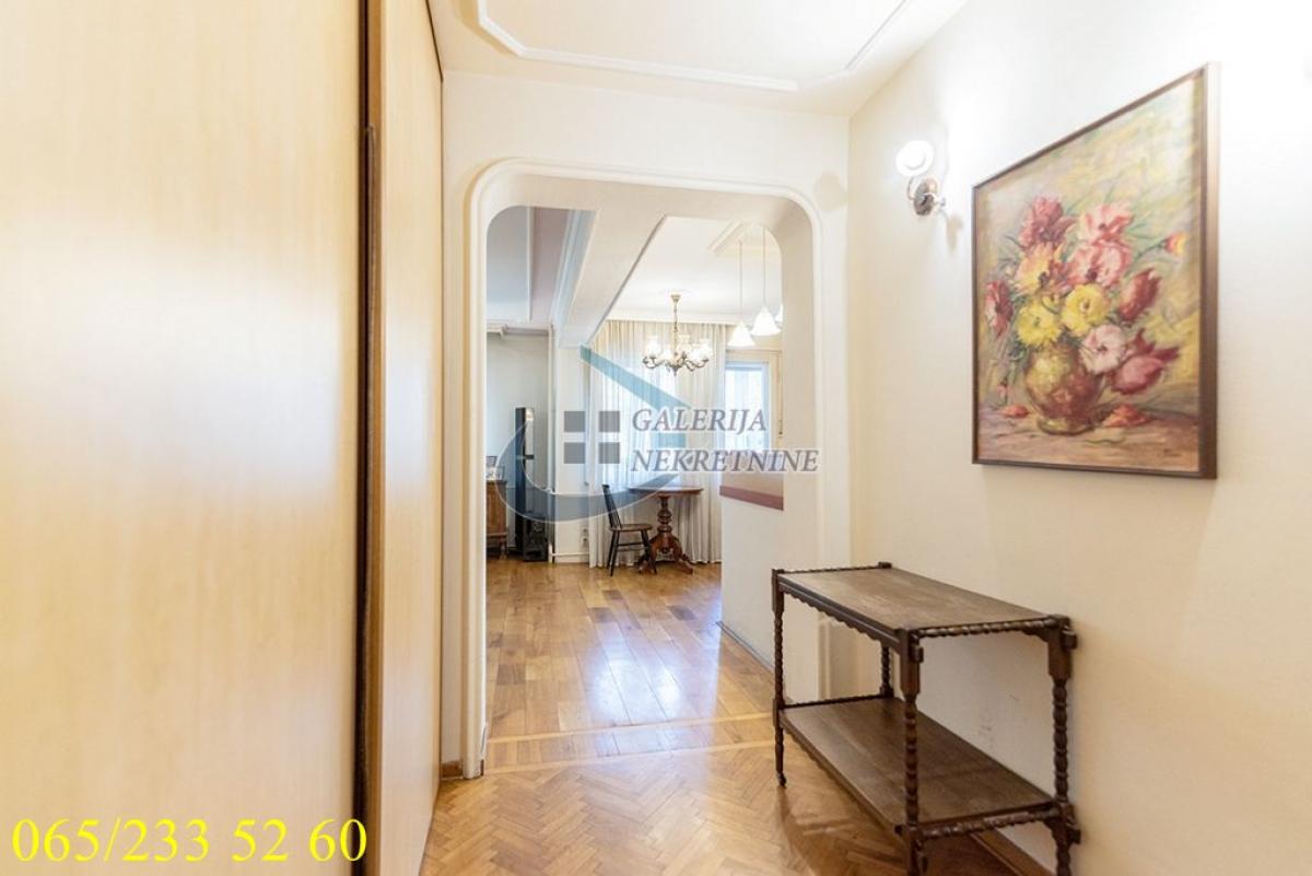 Dvosoban stan na prodaju, Krunski Venac, Beograd, 64m², 285.000 €