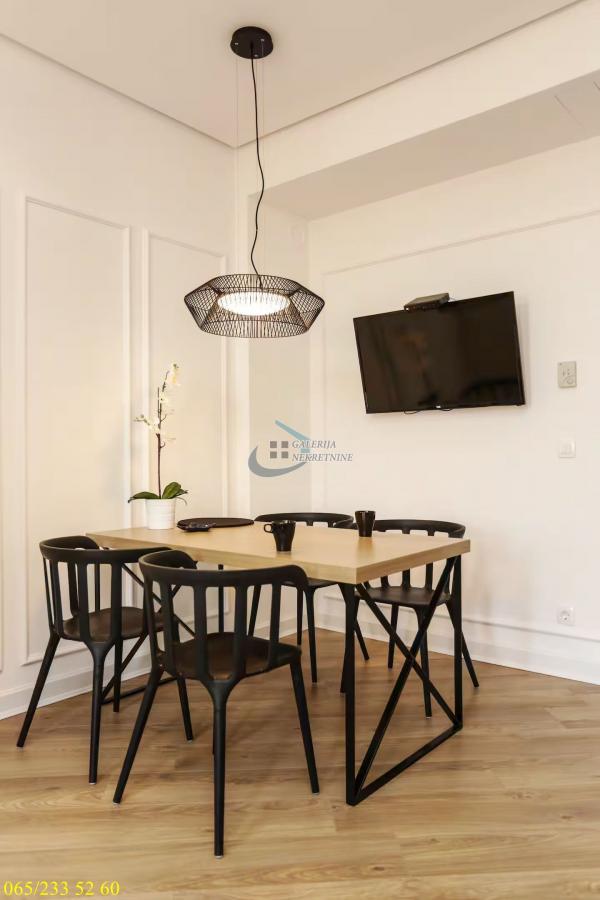 Trosoban stan na prodaju, Knez Mihailova, Beograd, 73m², 4. sprat, 389.000 €