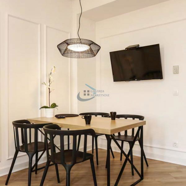 Trosoban stan na prodaju, Knez Mihailova, Beograd, 73m², 4. sprat, 389.000 €