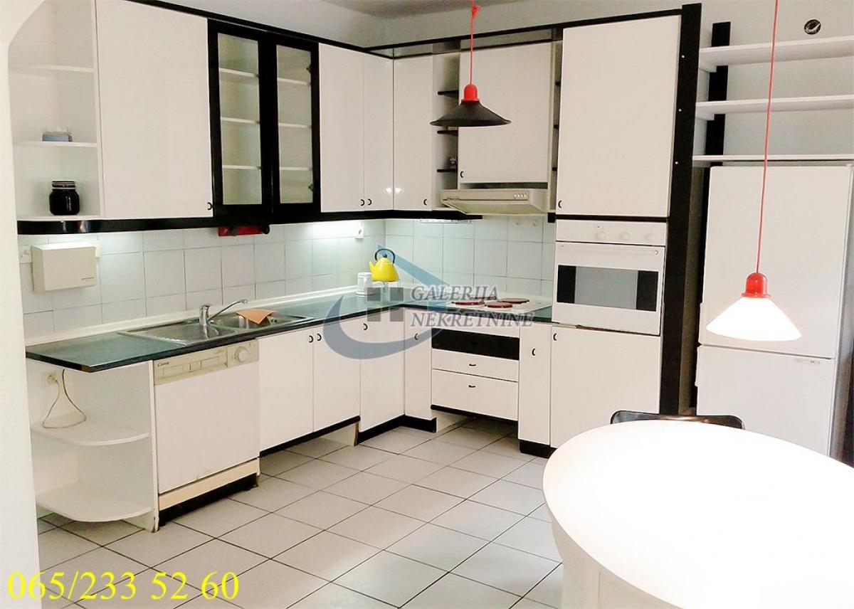 Trosoban stan na prodaju, Banovo Brdo, Beograd, 106m², Prizemlje, 269.000 €