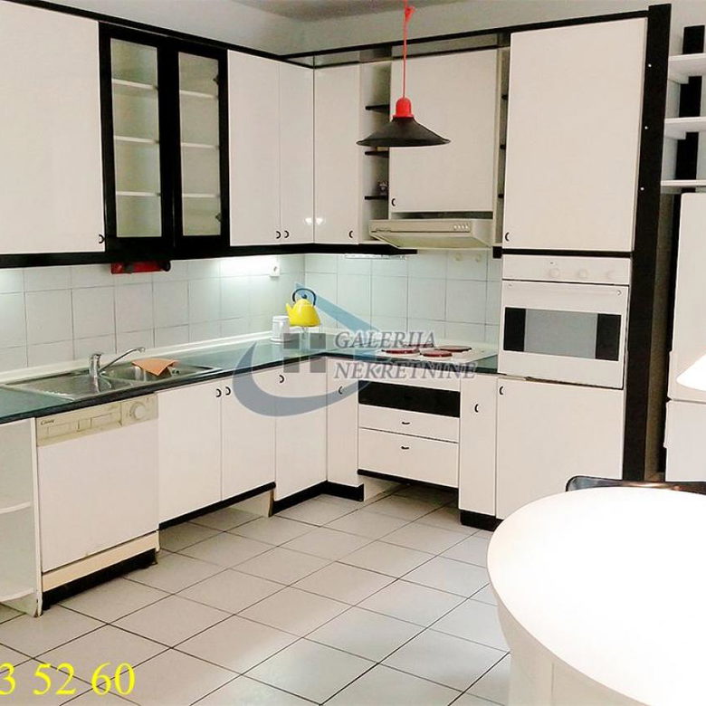 Trosoban stan na prodaju, Banovo Brdo, Beograd, 106m², Prizemlje, 269.000 €