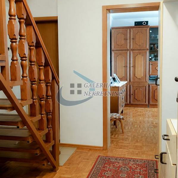 Troiposoban stan na prodaju, Banovo Brdo, Beograd, 88m², 197.000 €