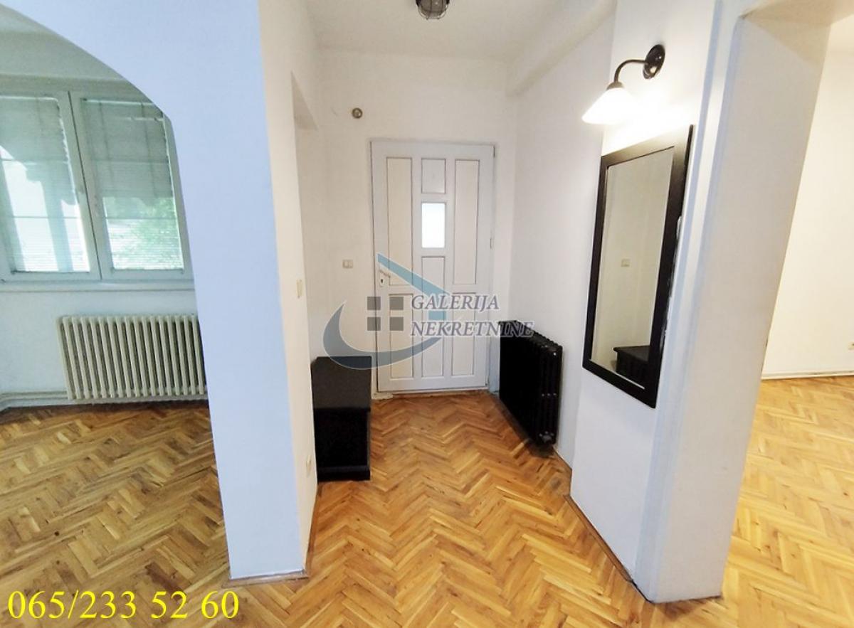 Trosoban stan na prodaju, Banovo Brdo, Beograd, 106m², Prizemlje, 269.000 €