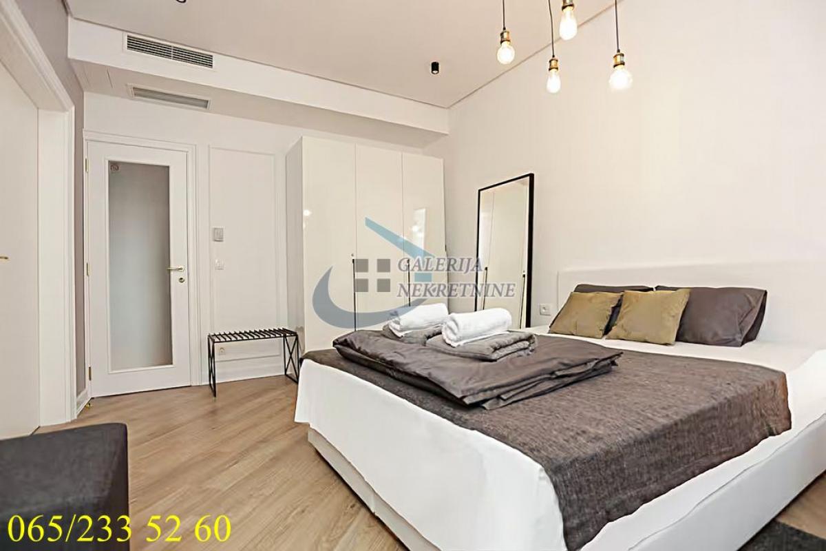 Trosoban stan na prodaju, Knez Mihailova, Beograd, 73m², 4. sprat, 389.000 €