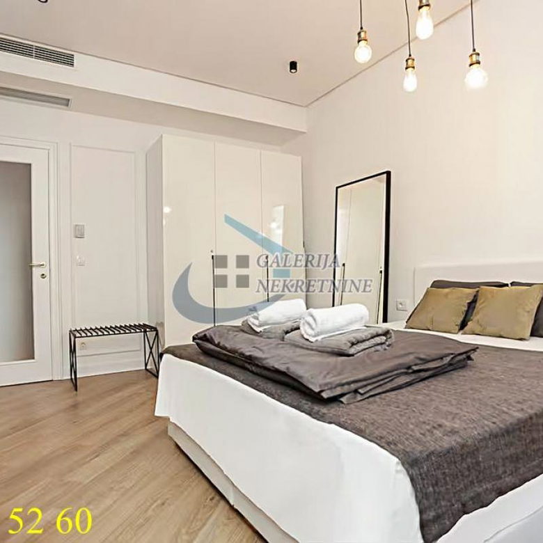 Trosoban stan na prodaju, Knez Mihailova, Beograd, 73m², 4. sprat, 389.000 €